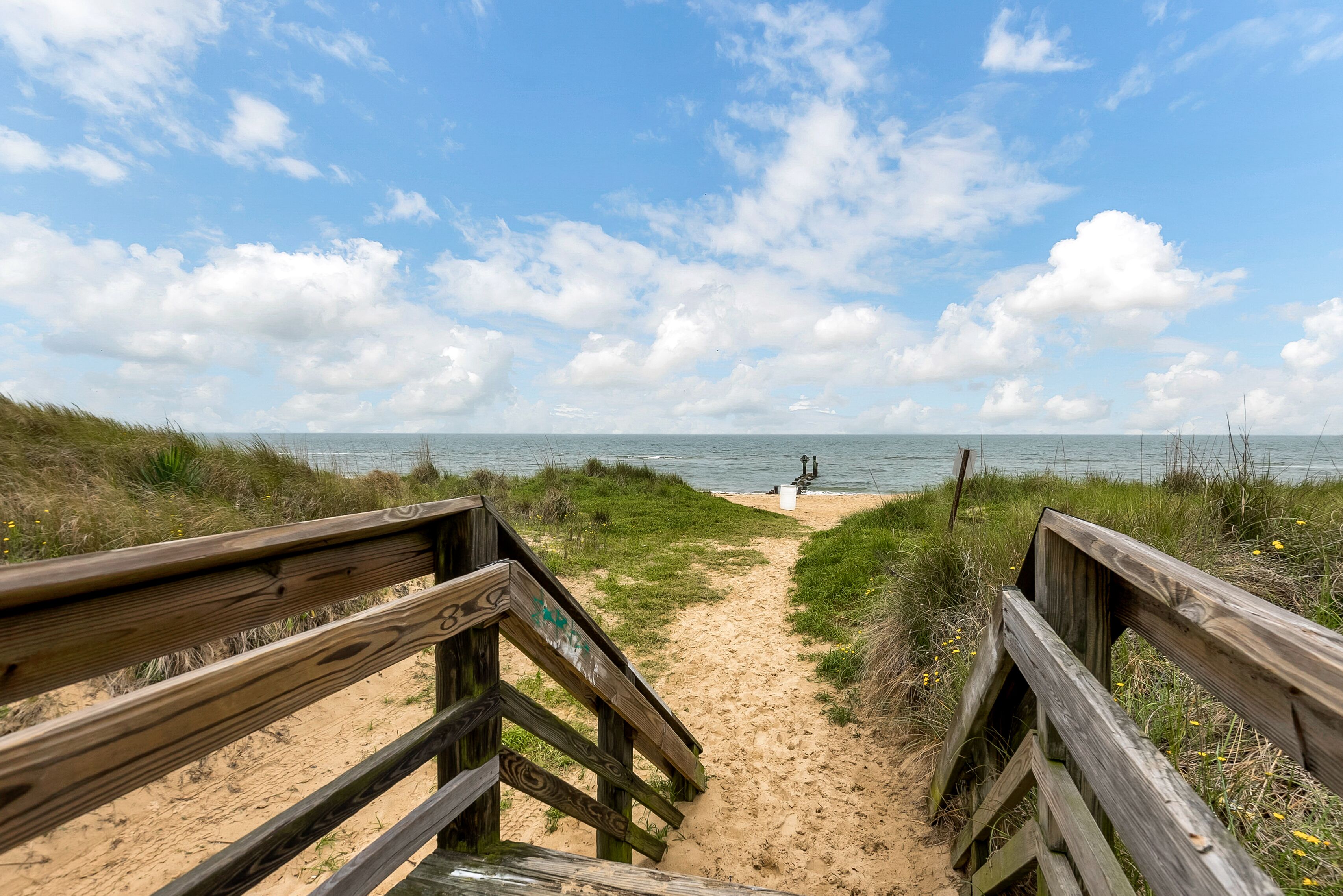 Beach nearby, sun loungers, beach towels