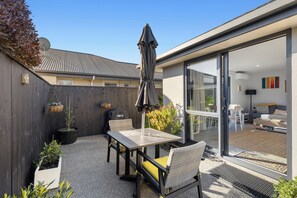 Outdoor dining - Modern, Sunny, Central (Motueka)