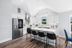 Frigorífic, microones, forn i placa de cuina