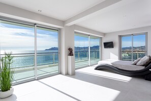 3 bedrooms, in-room safe, iron/ironing board, free WiFi