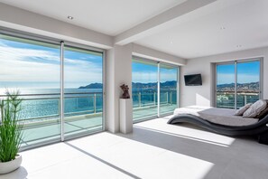 3 bedrooms, in-room safe, iron/ironing board, free WiFi - Amazing 3-BDR | Panoramic Sea Views (Cannes-la-Bocca)