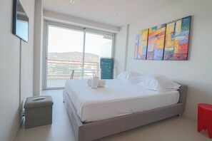 3 bedrooms, in-room safe, iron/ironing board, free WiFi