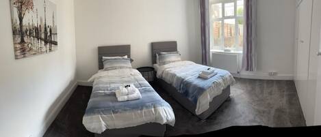 2 間睡房、熨斗/熨衫板、Wi-Fi、床單