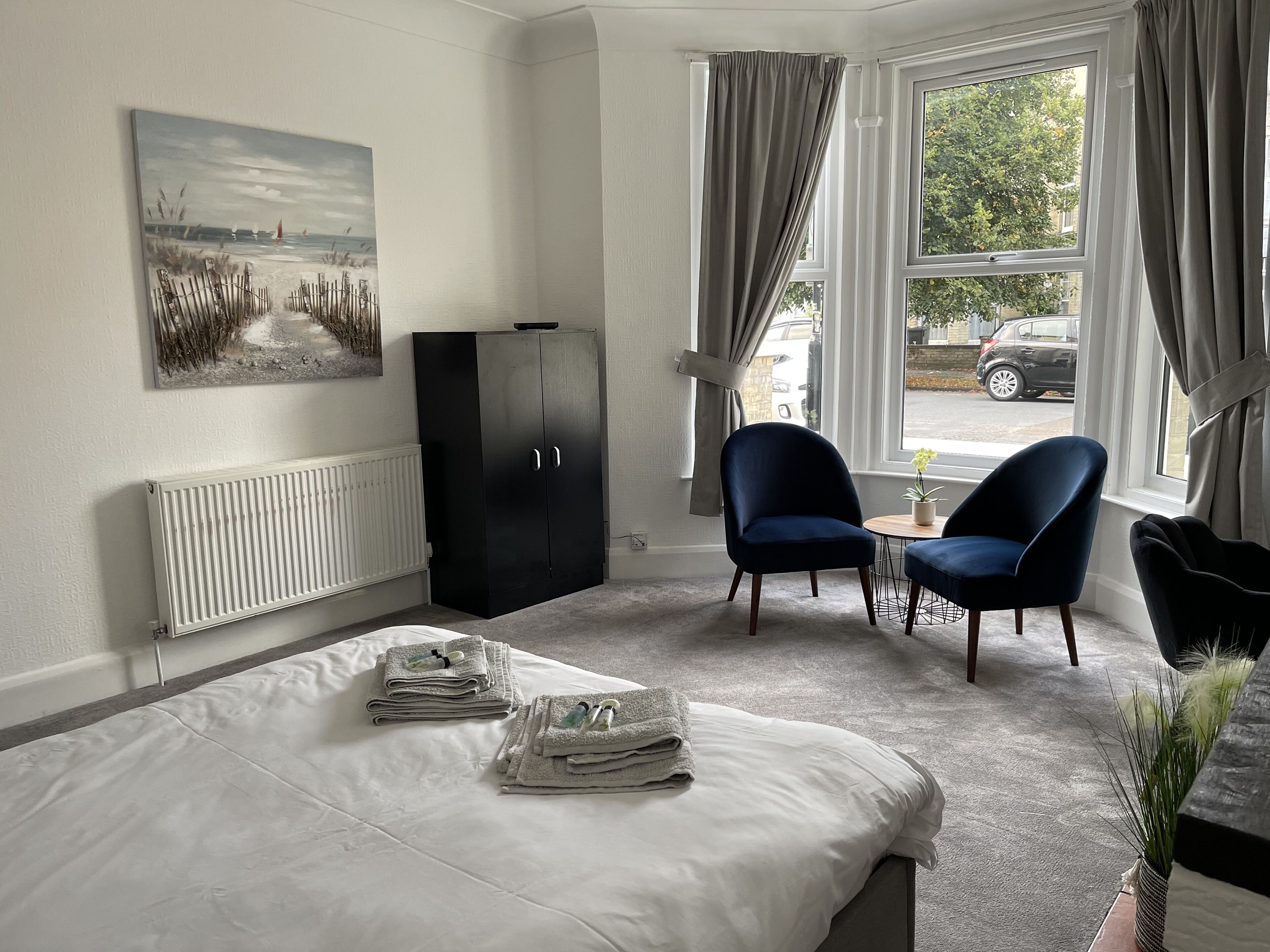 2 chambres, fer et planche à repasser, Wi-Fi, draps fournis