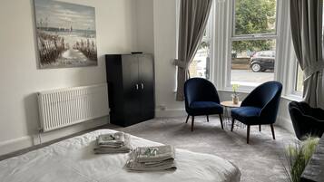 2 chambres, fer et planche à repasser, Wi-Fi, draps fournis