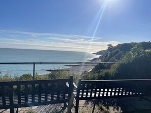 Beach nearby - 2-Bed, Sleeps 4, Free Parking, Pets Allowed (Eastbourne)