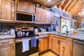 Fridge, microwave, stovetop, dishwasher