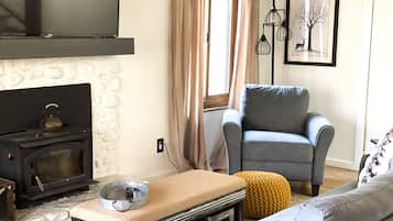 Smart TV, fireplace, books, offices