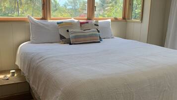 2 soverom, skrivebord, strykejern/-brett og wi-fi