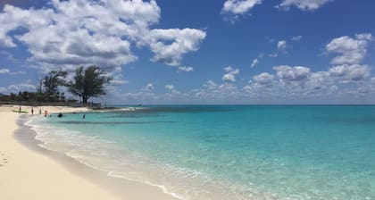 Ocean view home on canal w/dock in South Bimini