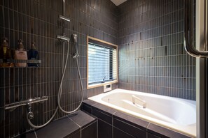 Standard Suite | Bathroom | Separate bathtub and shower, free toiletries, hair dryer, slippers - Rinn Machiya Kuon (Kyoto)