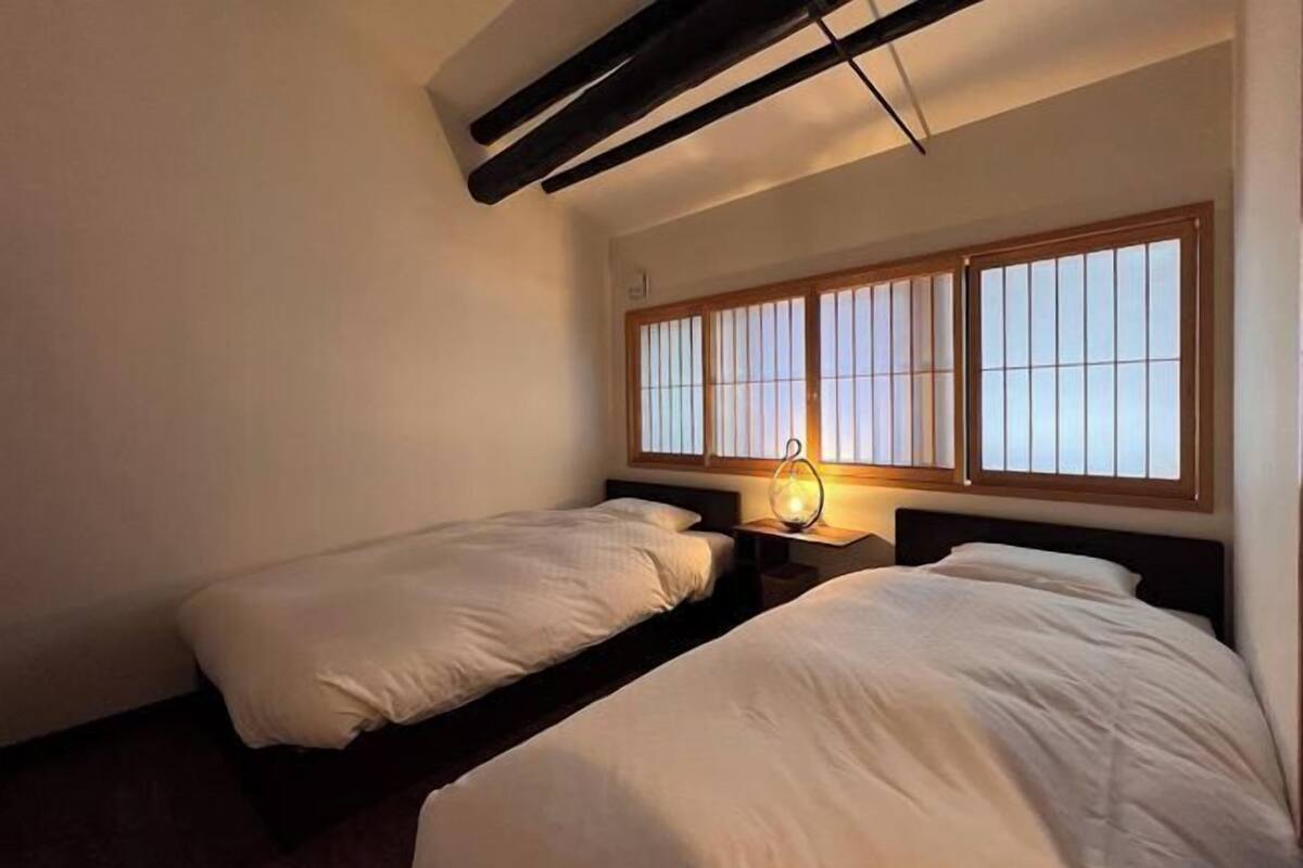 2 habitaciones, escritorio, wifi gratis y ropa de cama