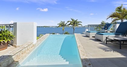Luxury Waterfront Condo- In der Nähe von Restaurants, Nachtleben, Strand, Golfplatz ...