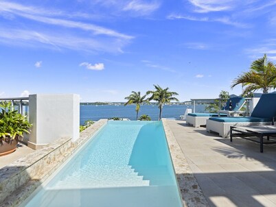 Luxury 3 BR Villa with Lagoon and Ocean view - Nearby Nicest Beach and nightlife