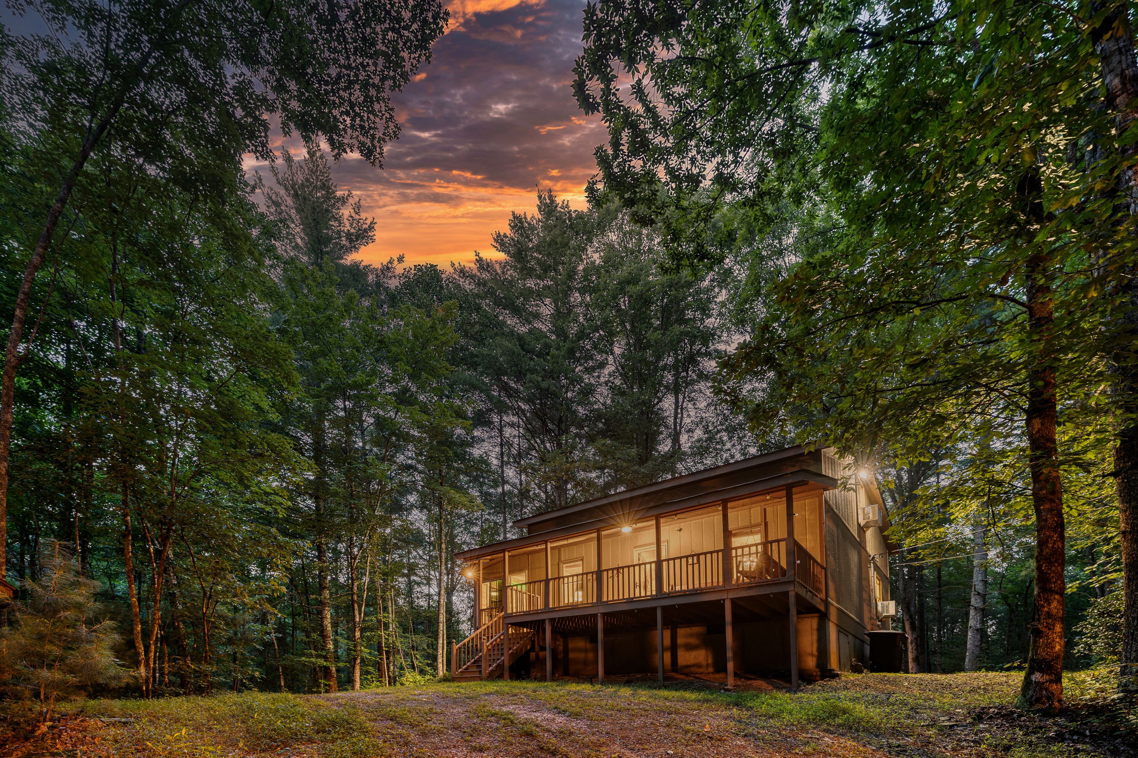 Cozy 2/2 Cabin - Hot Tub, Pet friendly, Close to Cohutta Forest & Carter Lake