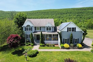 Exterior - Malkita Aria | Mountainview Retreat (Woodbury)