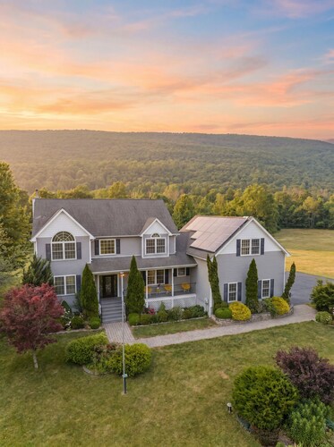 Malkita Aria: Mountainview Retreat