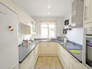 Kühlschrank, Mikrowelle, Ofen, Geschirrspüler