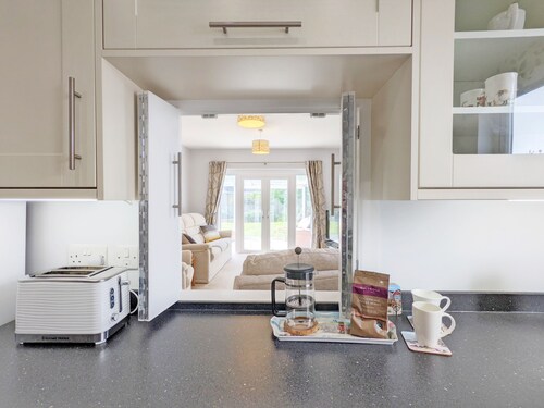 Coney Six - East Wittering -  a family house that sleeps 4 guests  in 2 bedrooms