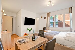 Free WiFi, bed sheets