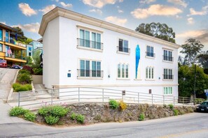 Exterior - Dog-OK at Capitola Vista #1 (Capitola)
