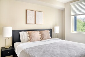 1 bedroom, iron/ironing board, WiFi, bed sheets - Ideal South Lake Union 1BR w/ BBQ, W/D & Gym, near Amazon, by Blueground (Seattle)