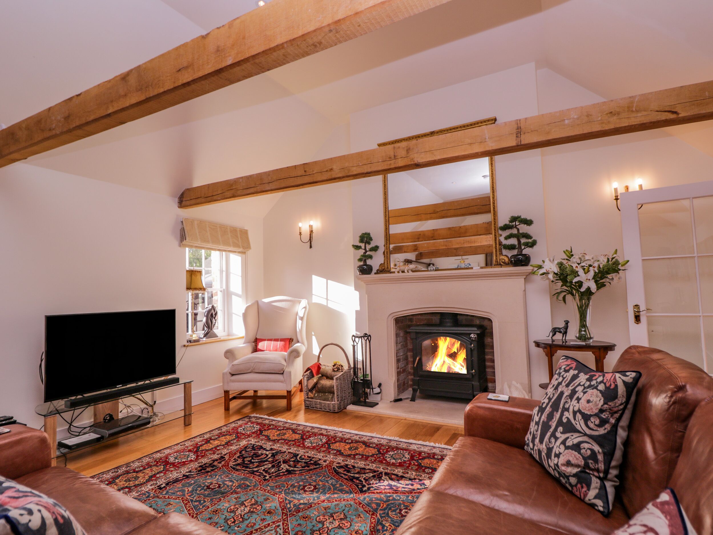 Cottage | Living room | Fireplace