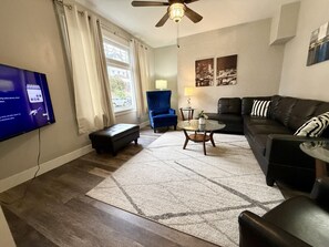 Smart TV - Super updated 4BR w/ large deck (Pittsburgh)