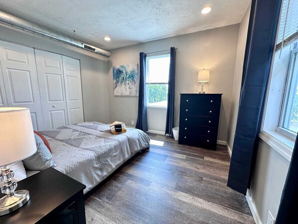 4 bedrooms, desk, iron/ironing board, free WiFi