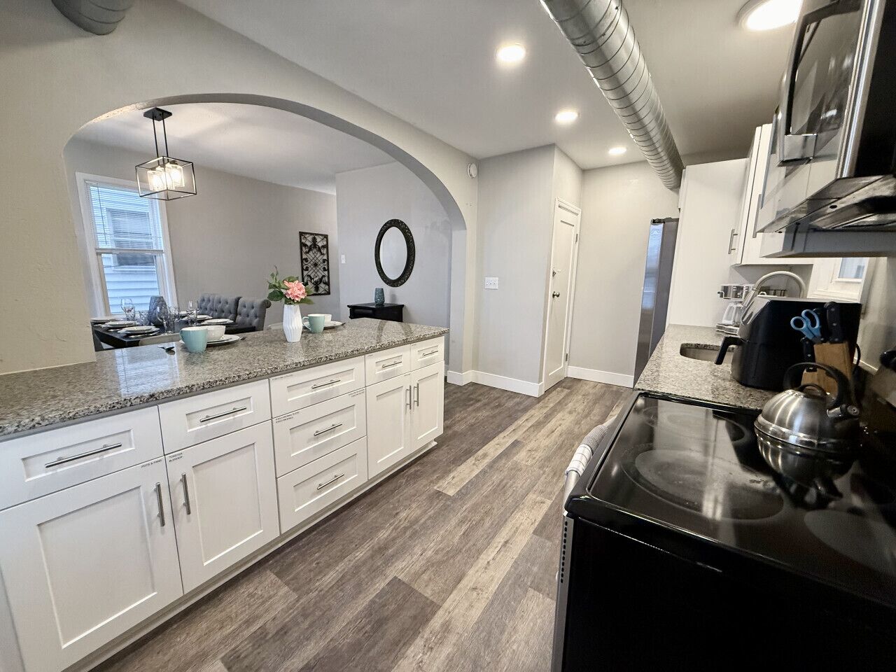 冰箱、微波炉、烤箱、炉灶