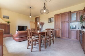 Dining - Italian-Experience - Sunrise Hill Holiday Home (Urbisaglia)