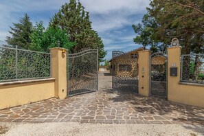 Property grounds - Italian-Experience - Sunrise Hill Holiday Home (Urbisaglia)