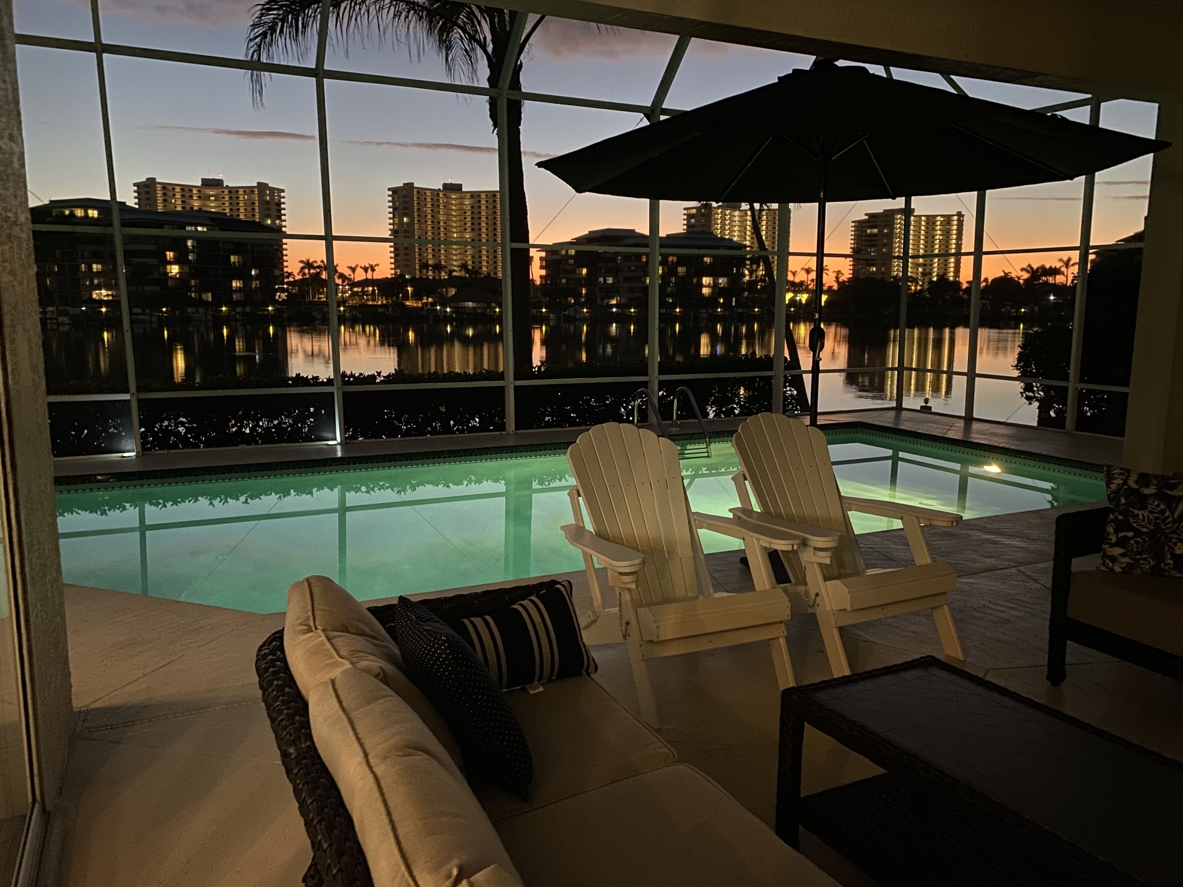 Alberca al aire libre y alberca climatizada