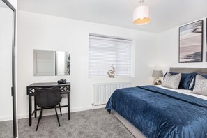 3 bedrooms, iron/ironing board, free WiFi - Piccadilly Place - 3 Bedroom House - sleeps 6 guests  in 3 bedrooms (York)