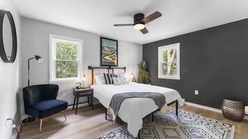 2 bedrooms, desk, WiFi, bed sheets