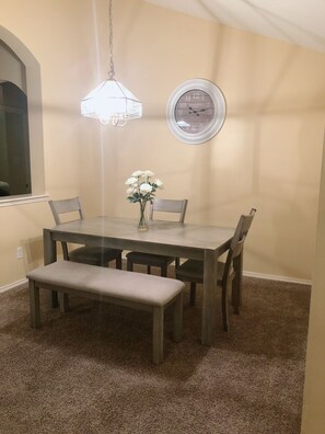 Dining - Nice cozy calm home (Missouri city)