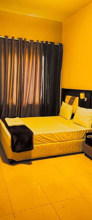 Free WiFi, bed sheets