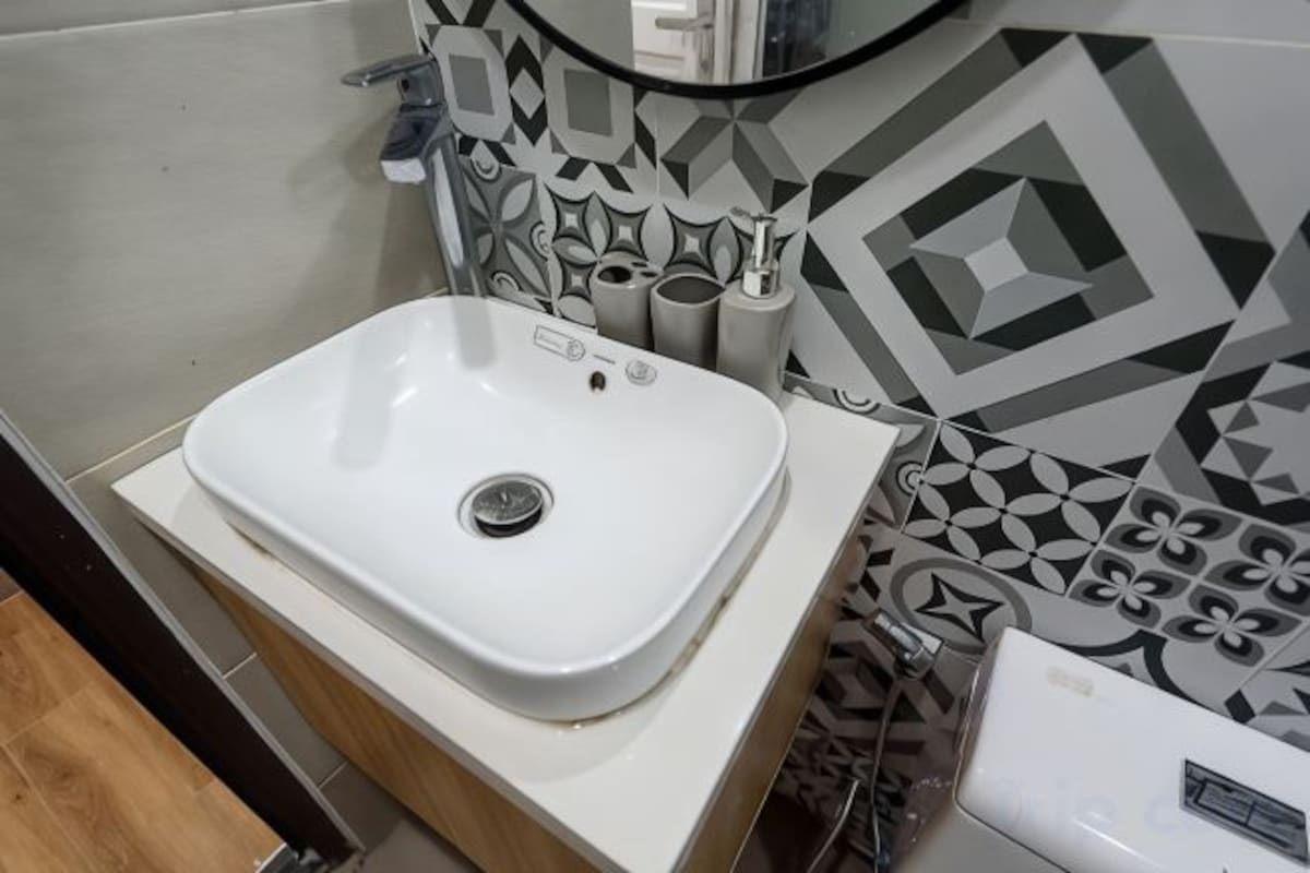 Baño | Ducha, cabezal de ducha con hidromasaje y toallas