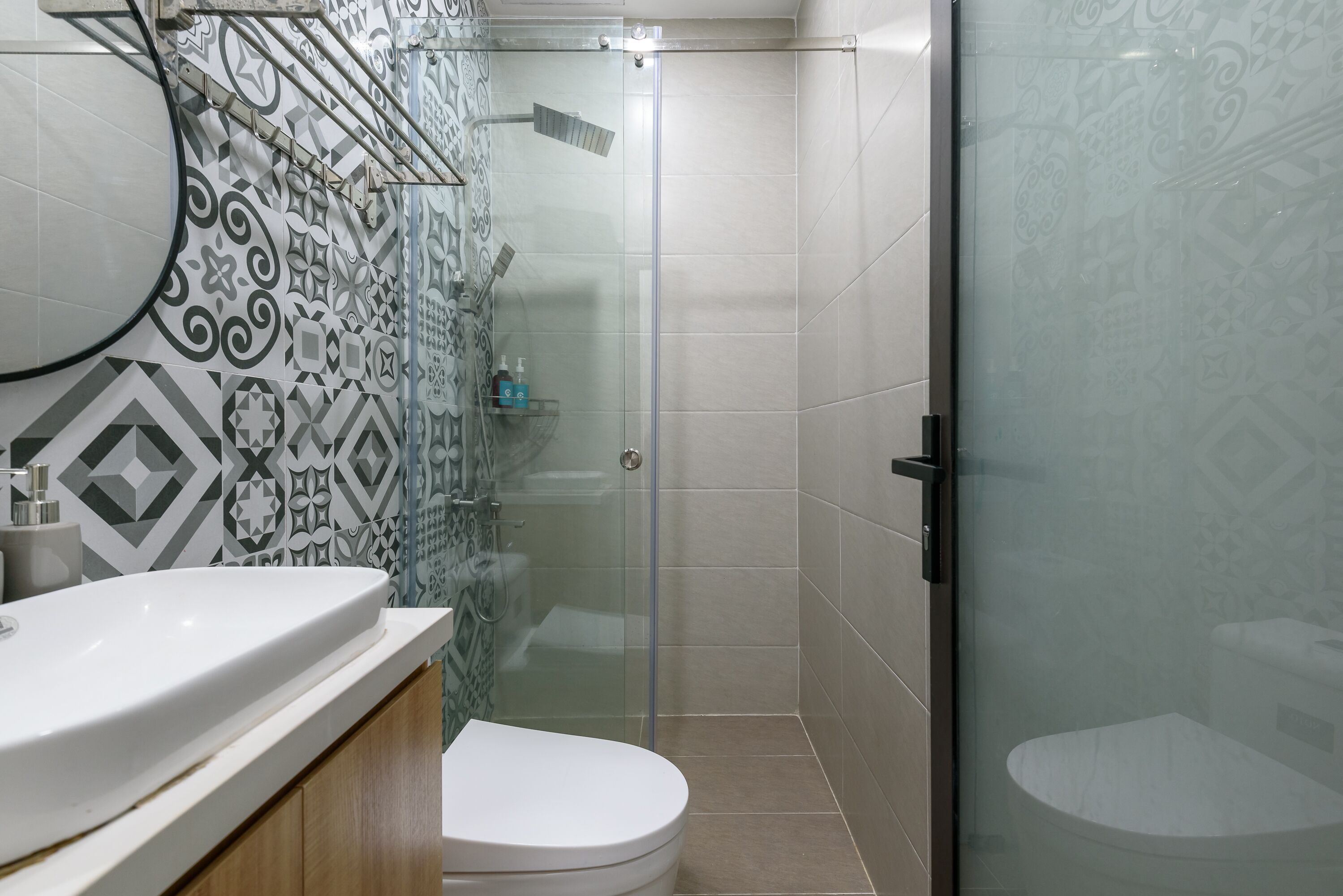 Douche, douche hydromassante, serviettes fournies
