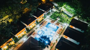 Outdoor pool, open 8:00 AM to 10:00 PM, pool umbrellas, pool loungers - Bungalows Punta Uva (Cahuita)
