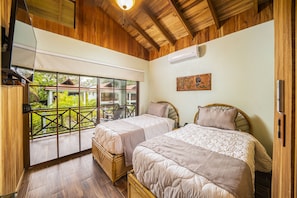 Frigobar, cofres nos quartos, individualmente decorados