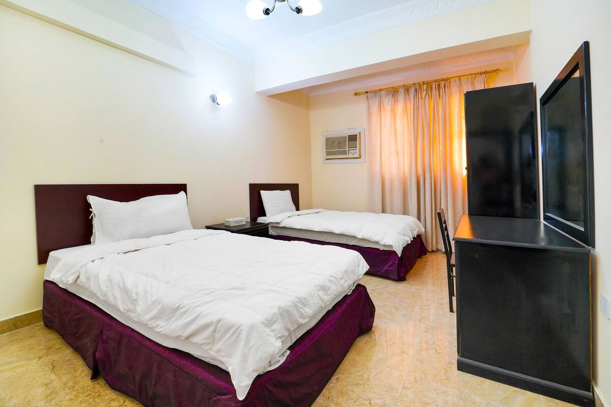 Apartment, 2 Bedrooms | Desk, WiFi (free), bed sheets
