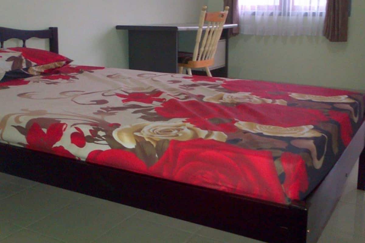 Kamar Double Basic | Wi-Fi gratis dan seprai linen