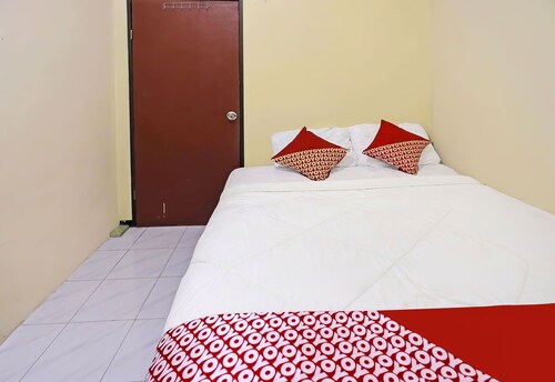 Hotel O Kartika Guest House SyariahNearPantai Stres