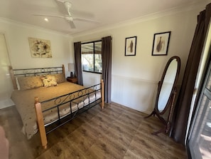 4 bedrooms, iron/ironing board, bed sheets