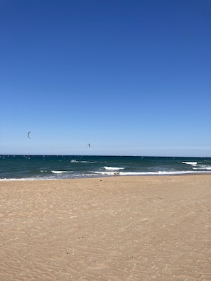 Plage à proximité, chaises longues
