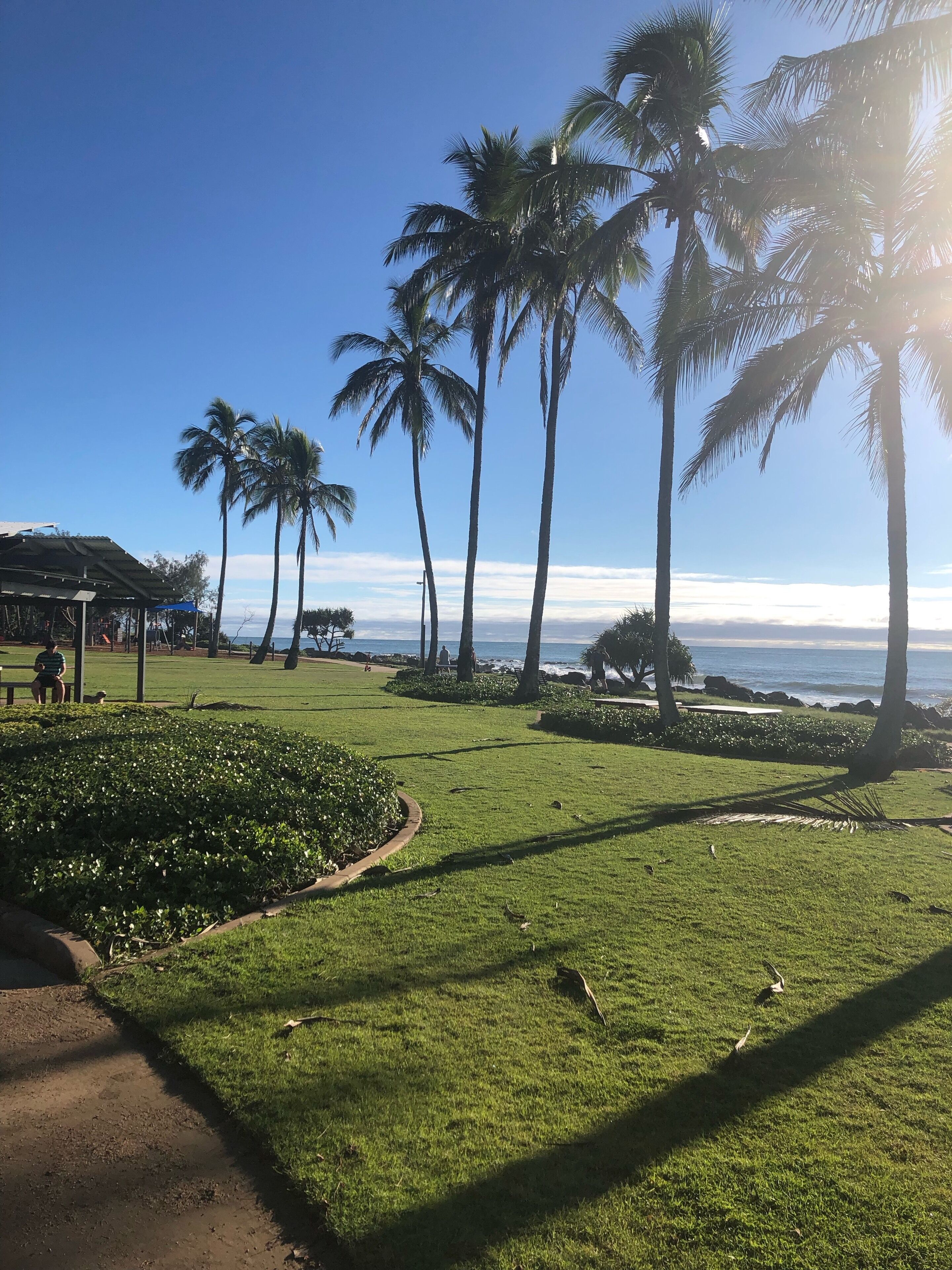 Centrally located \"Bargara Beach Cottage\" — image 18