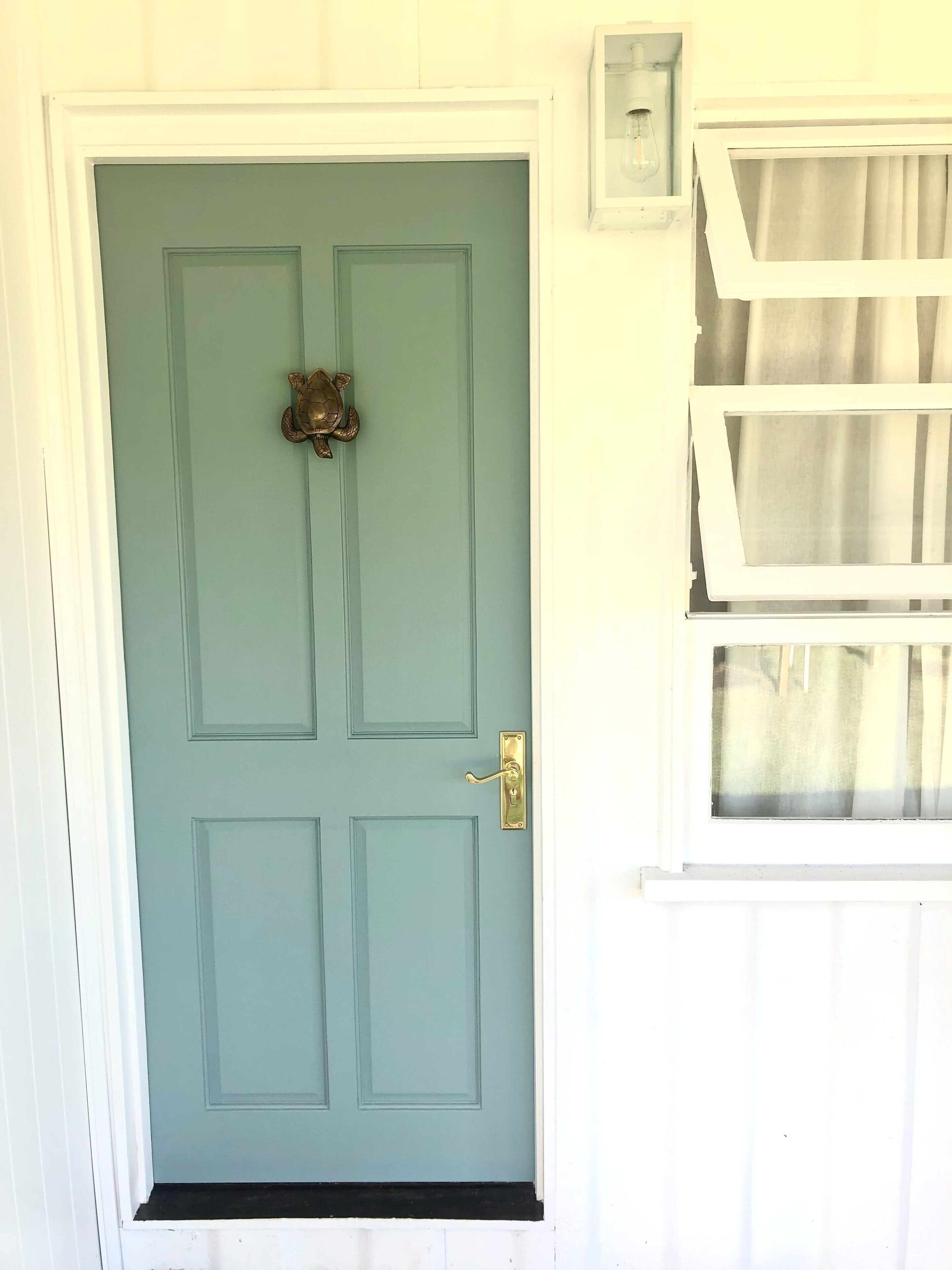 Centrally located \"Bargara Beach Cottage\" — image 2