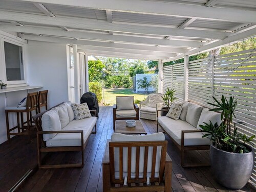 Centrally located "Bargara Beach Cottage"