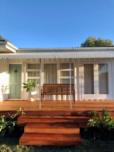 Centrally located "Bargara Beach Cottage"